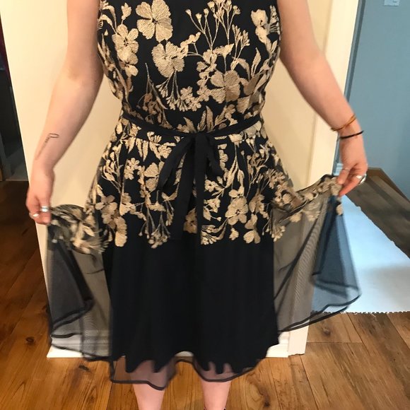 Navy & gold embroidered dress (with tag) - Picture 5 of 9